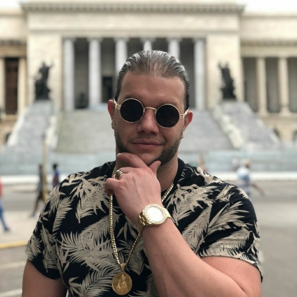 Meet your Posher, Peter Magran - Picture 4 of 5